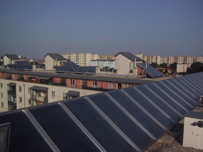 Solární systém k ohøevu TUV a pøitápìní na støeše obytných domù ve Vídni