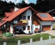 Rodinný dům se solárními kolektory k ohřevu vody